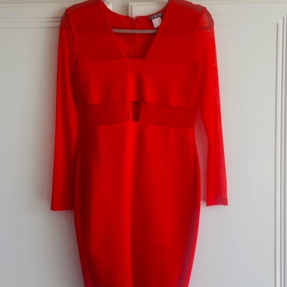 VENUS Dresses & Skirts - NWOT..Red Dress